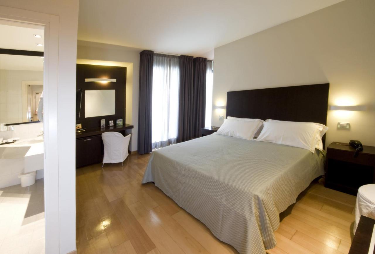 Hotel Europa Monetti Cattolica Esterno foto