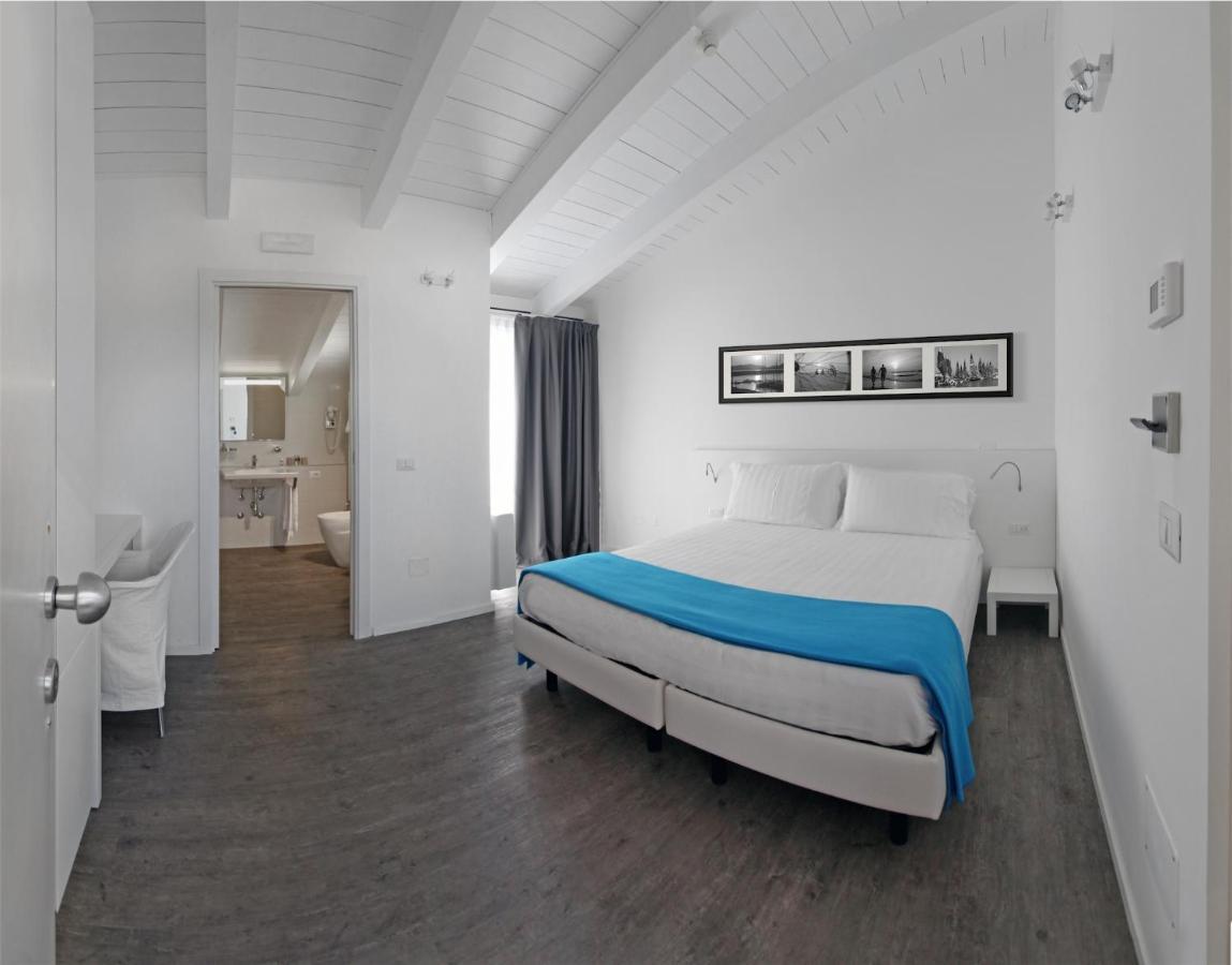 Hotel Europa Monetti Cattolica Esterno foto