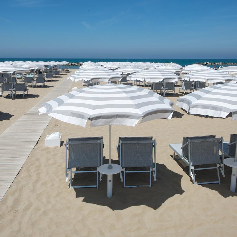Hotel Europa Monetti Cattolica Esterno foto