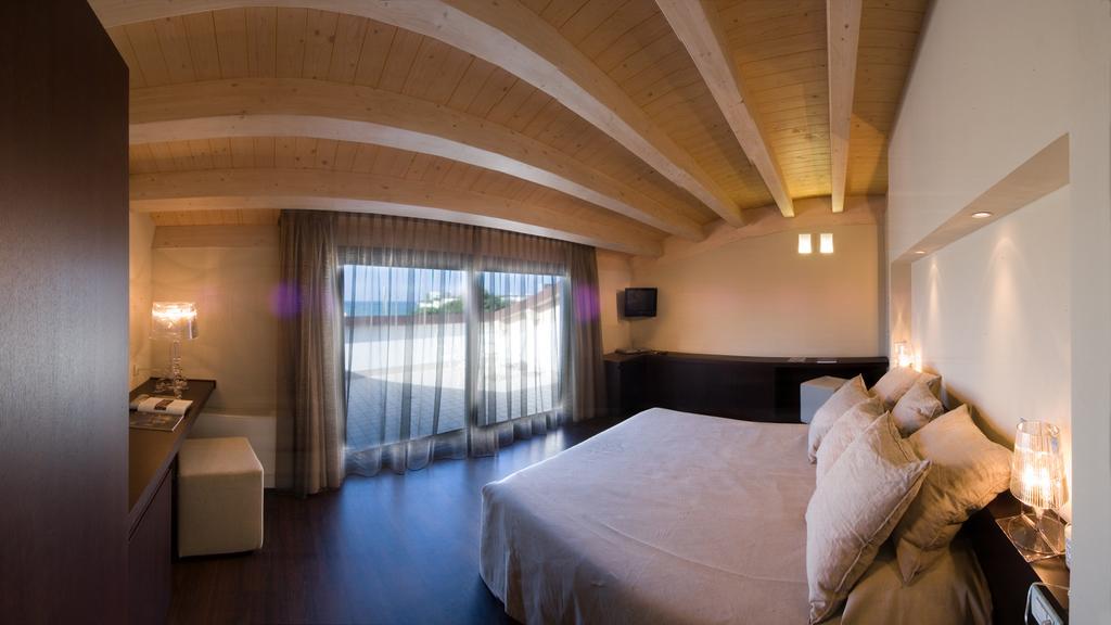 Hotel Europa Monetti Cattolica Esterno foto