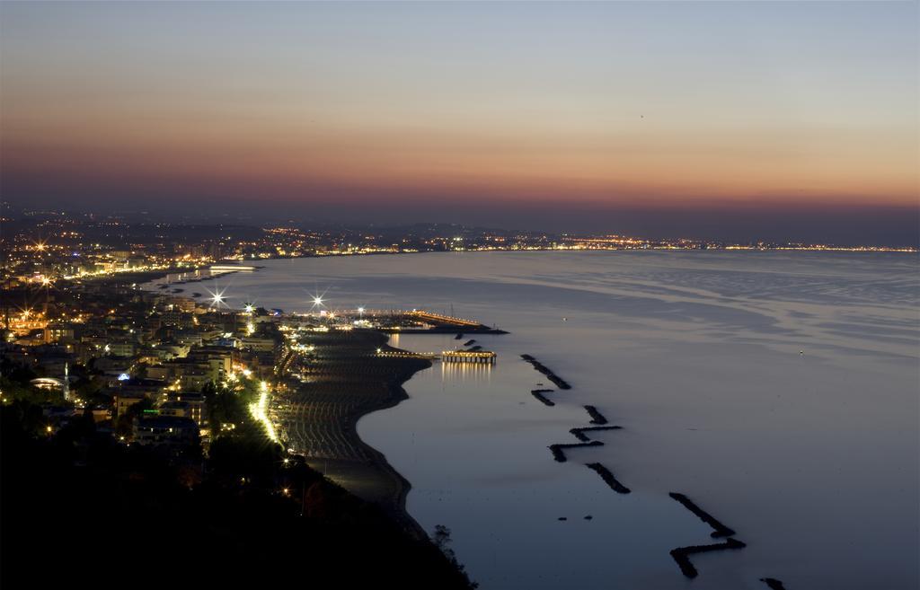 Hotel Europa Monetti Cattolica Esterno foto